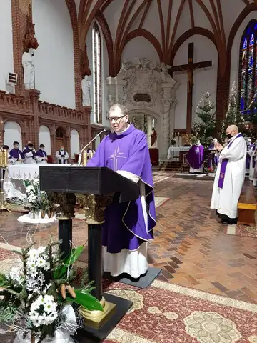 2021.01.08 – Pogrzeb śp. ks. Tomasza Dominika Grochowskiego – zdjęcie 8