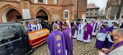 2021.01.08 – Pogrzeb śp. ks. Tomasza Dominika Grochowskiego – zdjęcie 34