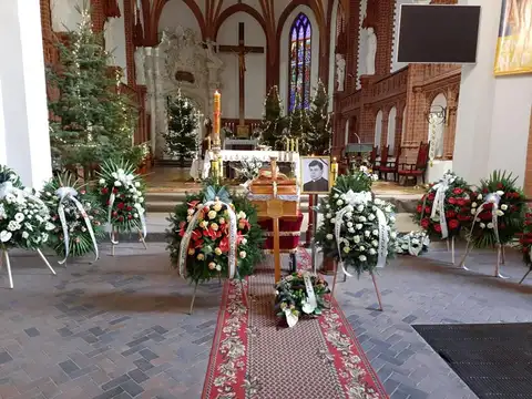 2021.01.08 – Pogrzeb śp. ks. Tomasza Dominika Grochowskiego – zdjęcie 2