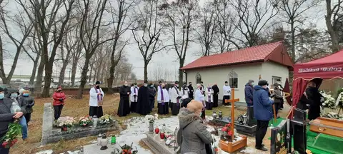 2021.01.08 – Pogrzeb śp. ks. Tomasza Dominika Grochowskiego – zdjęcie 39