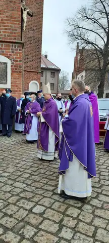 2021.01.08 – Pogrzeb śp. ks. Tomasza Dominika Grochowskiego – zdjęcie 36