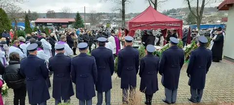 2021.01.08 – Pogrzeb śp. ks. Tomasza Dominika Grochowskiego – zdjęcie 41