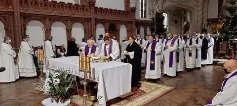 2021.01.08 – Pogrzeb śp. ks. Tomasza Dominika Grochowskiego – zdjęcie 18