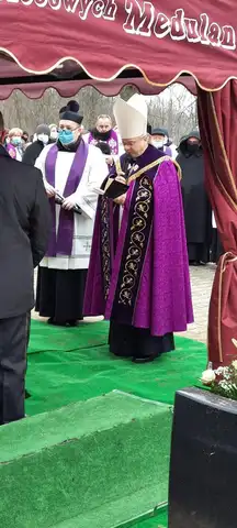2021.01.08 – Pogrzeb śp. ks. Tomasza Dominika Grochowskiego – zdjęcie 37