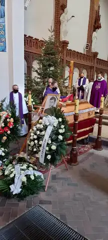 2021.01.08 – Pogrzeb śp. ks. Tomasza Dominika Grochowskiego – zdjęcie 32
