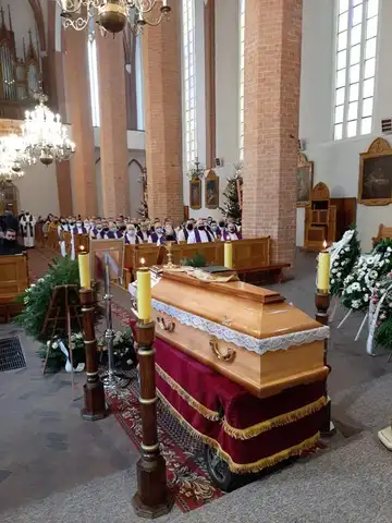 2021.01.08 – Pogrzeb śp. ks. Tomasza Dominika Grochowskiego – zdjęcie 5