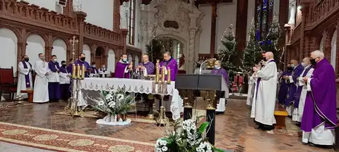 2021.01.08 – Pogrzeb śp. ks. Tomasza Dominika Grochowskiego – zdjęcie 15