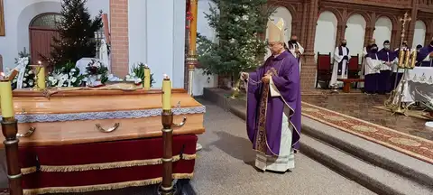 2021.01.08 – Pogrzeb śp. ks. Tomasza Dominika Grochowskiego – zdjęcie 31