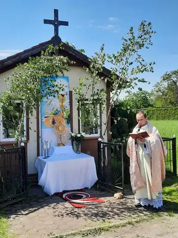 2021.06.03 – Uroczystość Najświętszego Ciała i Krwi Pańskiej – pierwsza Eucharystia w nowym kościele w Grabiku – zdjęcie 8