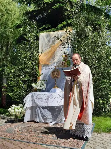 2021.06.03 – Uroczystość Najświętszego Ciała i Krwi Pańskiej – pierwsza Eucharystia w nowym kościele w Grabiku – zdjęcie 11