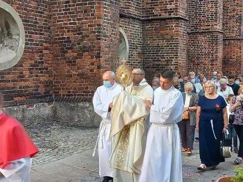2021.06.11 – Odpust parafialny ku czci Najświętszego Serca Pana Jezusa – zdjęcie 42