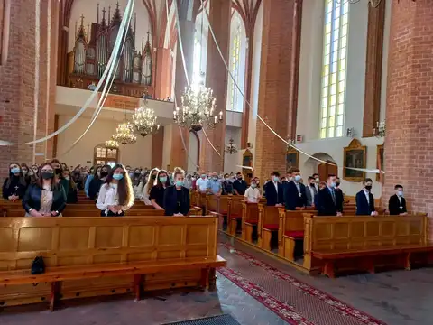 2021.06.15 – Sakrament Bierzmowania i posługa lektoratu – zdjęcie 68