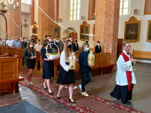 2021.06.15 – Sakrament Bierzmowania i posługa lektoratu – zdjęcie 76