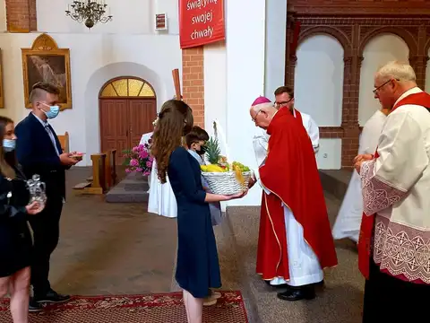 2021.06.15 – Sakrament Bierzmowania i posługa lektoratu – zdjęcie 79