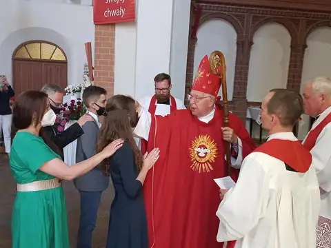 2021.06.15 – Sakrament Bierzmowania i posługa lektoratu – zdjęcie 34