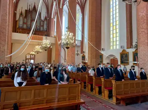2021.06.15 – Sakrament Bierzmowania i posługa lektoratu – zdjęcie 5