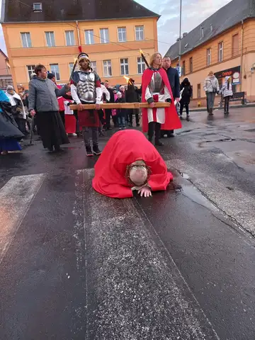 2022.04.10 – Droga Krzyżowa ulicami parafii – zdjęcie 27