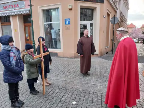 2022.04.10 – Droga Krzyżowa ulicami parafii – zdjęcie 21