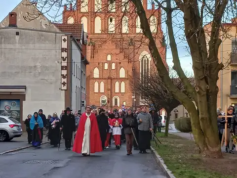 2022.04.10 – Droga Krzyżowa ulicami parafii – zdjęcie 14