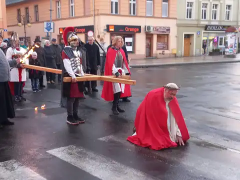 2022.04.10 – Droga Krzyżowa ulicami parafii – zdjęcie 28