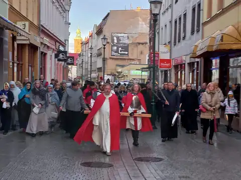 2022.04.10 – Droga Krzyżowa ulicami parafii – zdjęcie 23