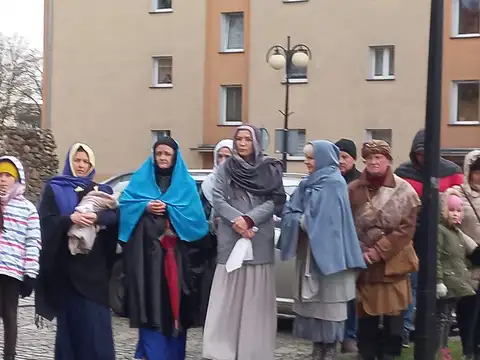 2022.04.10 – Droga Krzyżowa ulicami parafii – zdjęcie 8