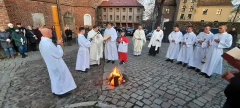 2022.04.16 – Liturgia Wigilii Paschalnej – zdjęcie 1