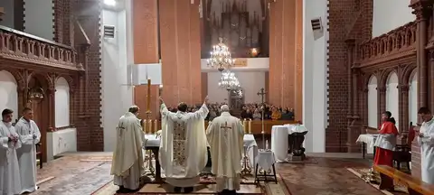 2022.04.16 – Liturgia Wigilii Paschalnej – zdjęcie 31