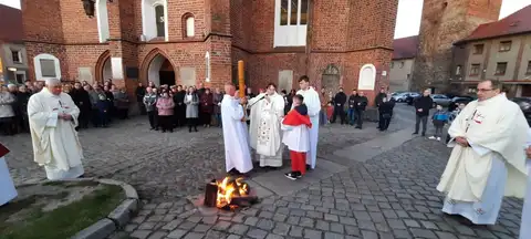2022.04.16 – Liturgia Wigilii Paschalnej – zdjęcie 4