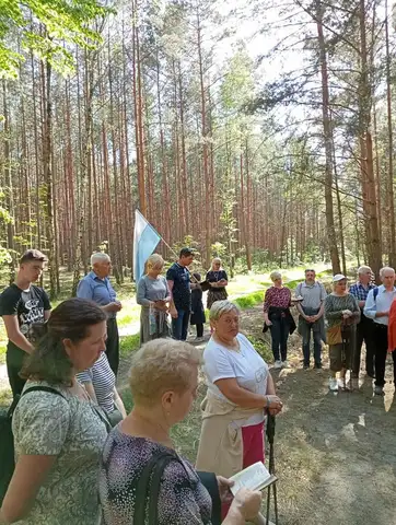 2022.05.15 – Modlitwa za Ojczyznę, dzieci i młodzież przy leśnej kapliczce – zdjęcie 21