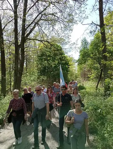2022.05.15 – Modlitwa za Ojczyznę, dzieci i młodzież przy leśnej kapliczce – zdjęcie 8