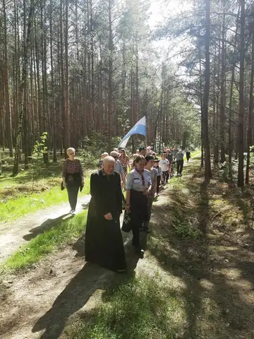2022.05.15 – Modlitwa za Ojczyznę, dzieci i młodzież przy leśnej kapliczce – zdjęcie 39