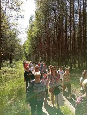 2022.05.15 – Modlitwa za Ojczyznę, dzieci i młodzież przy leśnej kapliczce – zdjęcie 28