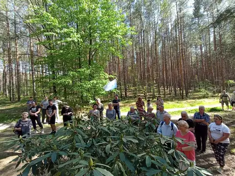 2022.05.15 – Modlitwa za Ojczyznę, dzieci i młodzież przy leśnej kapliczce – zdjęcie 25