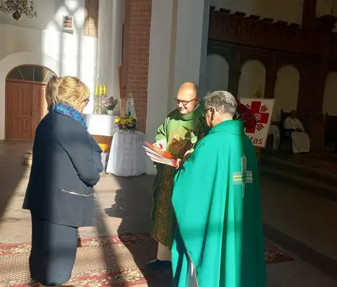 2022.10.23 – Jubileusz 20-lecia Parafialnego Zespołu Caritas i 10-lecia świetlicy „Bajka” – zdjęcie 34