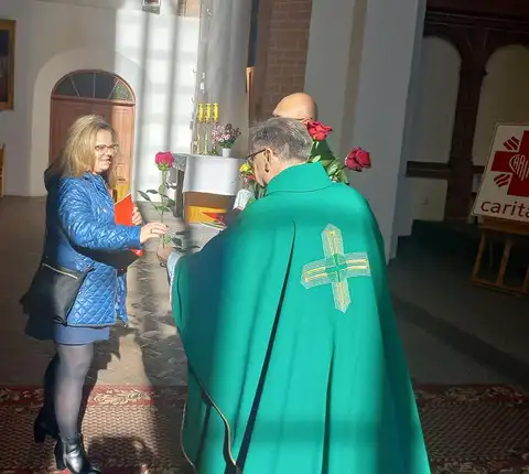 2022.10.23 – Jubileusz 20-lecia Parafialnego Zespołu Caritas i 10-lecia świetlicy „Bajka” – zdjęcie 37