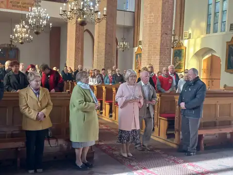 2022.10.23 – Jubileusz 20-lecia Parafialnego Zespołu Caritas i 10-lecia świetlicy „Bajka” – zdjęcie 19