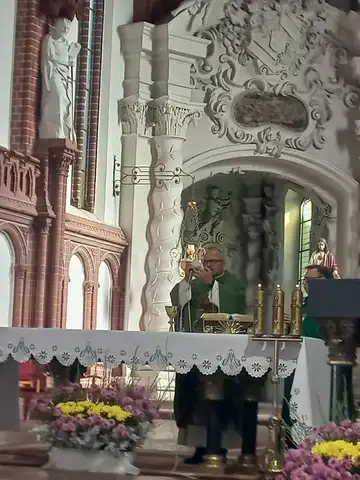 2022.10.23 – Jubileusz 20-lecia Parafialnego Zespołu Caritas i 10-lecia świetlicy „Bajka” – zdjęcie 22