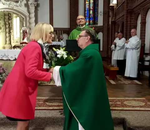 2022.10.23 – Jubileusz 20-lecia Parafialnego Zespołu Caritas i 10-lecia świetlicy „Bajka” – zdjęcie 40