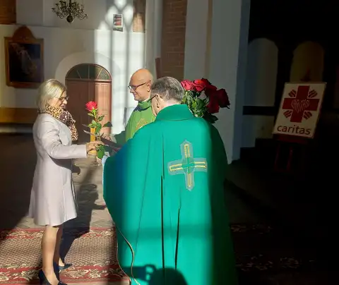 2022.10.23 – Jubileusz 20-lecia Parafialnego Zespołu Caritas i 10-lecia świetlicy „Bajka” – zdjęcie 32
