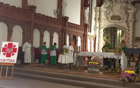 2022.10.23 – Jubileusz 20-lecia Parafialnego Zespołu Caritas i 10-lecia świetlicy „Bajka” – zdjęcie 24