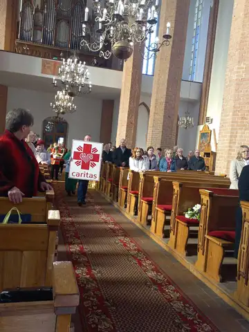 2022.10.23 – Jubileusz 20-lecia Parafialnego Zespołu Caritas i 10-lecia świetlicy „Bajka” – zdjęcie 12